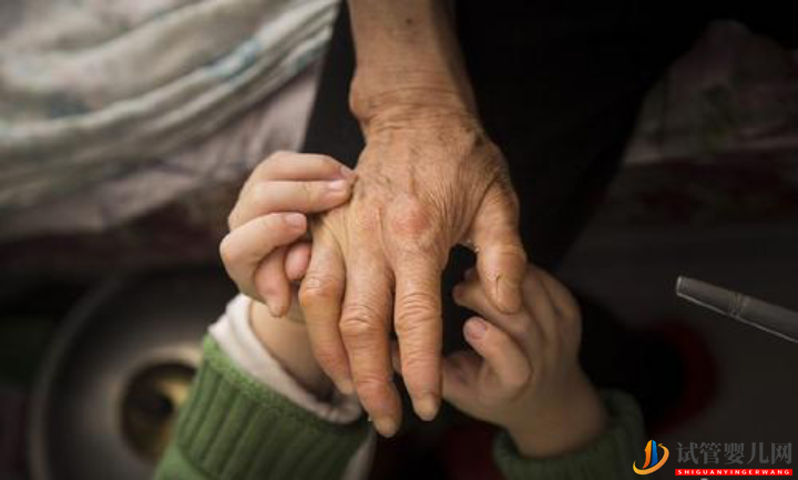 56歲失獨(dú)母親做試管嬰兒再生龍鳳胎(圖1) 56歲失獨(dú)母親做試管嬰兒再生龍鳳胎(圖1)