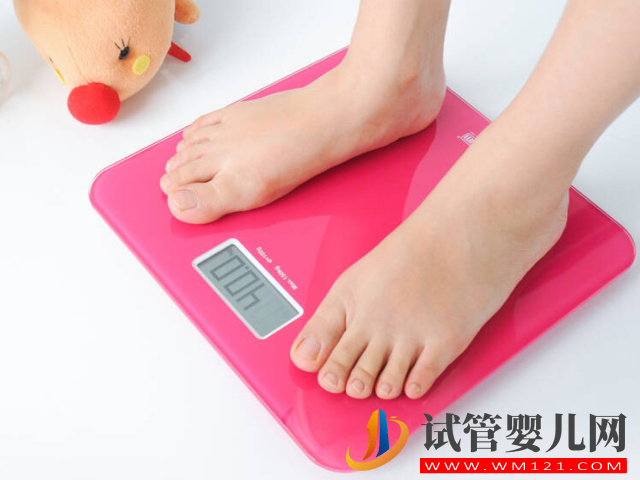 孕婦每月體重增長參照表,合理飲食+運(yùn)動+監(jiān)測祝你達(dá)標(biāo)(圖3) 孕婦每月體重增長參照表,合理飲食+運(yùn)動+監(jiān)測祝你達(dá)標(biāo)(圖3)