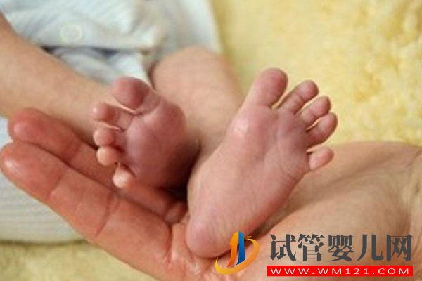 嬰兒為什么會打嗝？怎么做才好?(圖1)