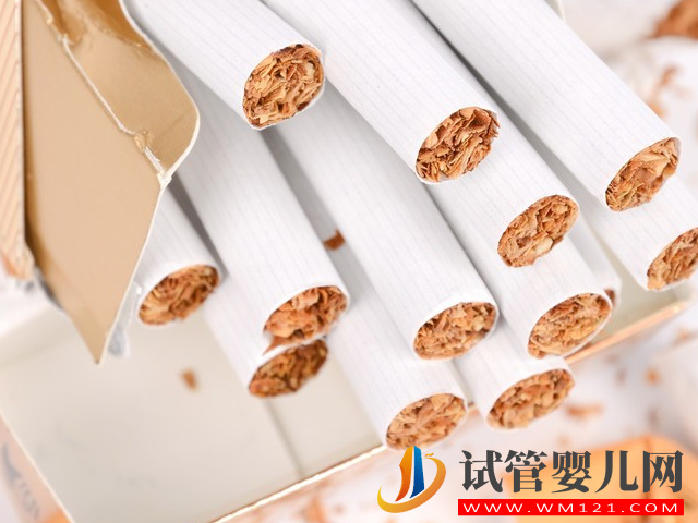 孕婦聞二手煙的危害超乎想象，請“煙鬼”爸爸別再我行我素(圖1)