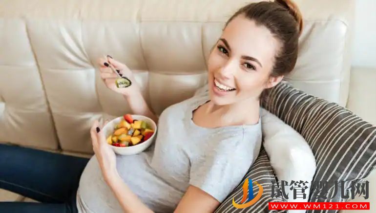 懷孕“吃兩個(gè)人的飯”明智與否？專家打破常見(jiàn)的懷孕神話(圖1)